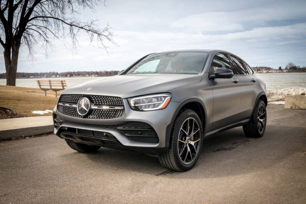 mercedez-benz glc 300 coupe 4matic 2022 matte grey closeup car - matte imagens e fotografias de stock