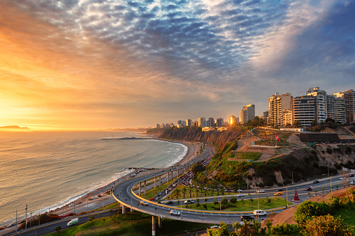Lima, Perú a lo largo de la costa en una puesta de sol de hora dorada photo