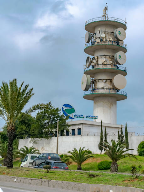 algeria telecom antenna antenna di telecomunicazione. - telephone network control room foto e immagini stock