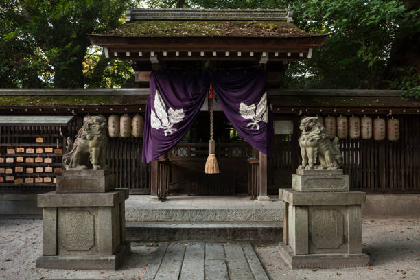 Shinto Shrine of the Kyoto Imperial Palace Park Horizontal view of the entrance gate to the Shinto Shrine of the Kyoto Imperial Palace Park in Central Kyoto, Japan shinto stock pictures, royalty-free photos & images