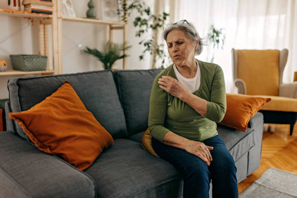 istock Strong pain in my shoulder bothers me a lot 1388772413