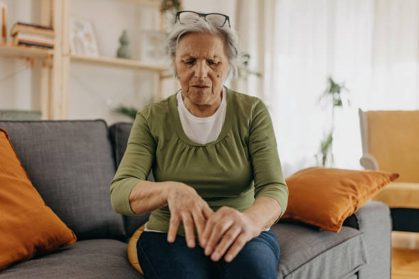 istock Older woman is suffering from rheumatism 1388772462