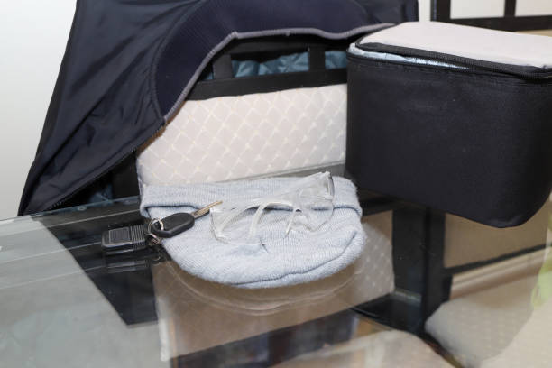 istock Car keys and a lunchbox sitting on a table 1388788112