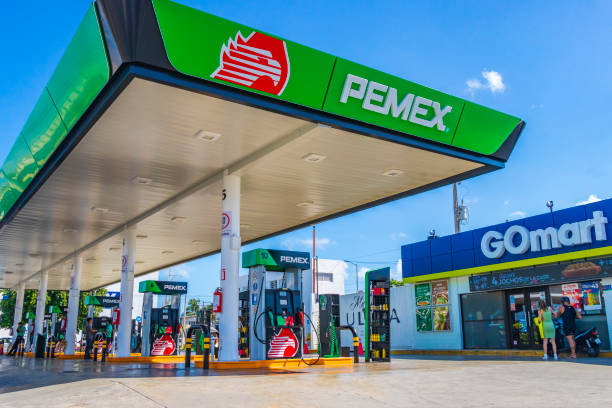Mexican GOmart shop store at Pemex petrol gas station Mexico. Playa del Carmen Mexico 04. February 2022 Mexican GOmart shop store at Pemex petrol gas station in Playa del Carmen in Quintana Roo Mexico. pemex stock pictures, royalty-free photos & images