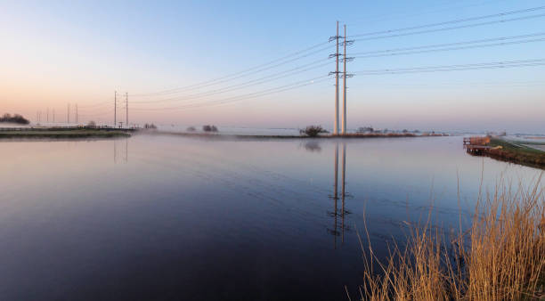 Hoogspanningsmasten in de omgeving van Leiderdorp in het GroeneHart van Nederland
