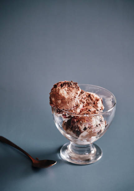 istock Delicious Stracciatella Ice Cream Dessert with Chocolate Topping 1388823643