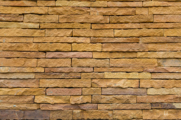 Brick wall background is a wall made of clay bricks, giving the structure strength and cement line between bricks that looks beautiful. It is popular to build a wall of ancient monuments.copy space, el fondo de la pared de ladrillo es una pared hecha de ladrillos de arcilla, lo que le da a la estructura resistencia y línea de cemento entre los ladrillos que se ve hermosa. es popular construir una pared de monumentos antiguos.copy espacio,