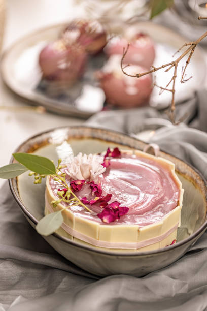 istock Small cake with flower decoration 1388901391