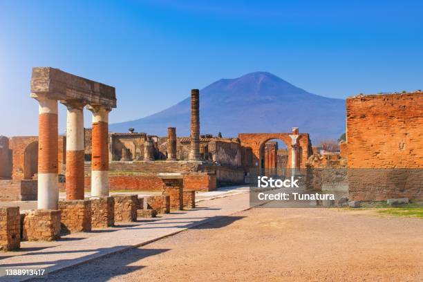Pompeii Campania Naples Italy Ruins Ancient City Buried Under Volcanic Ash In The Eruption Of Mount Vesuvius In Ad 79 Stock Photo - Download Image Now