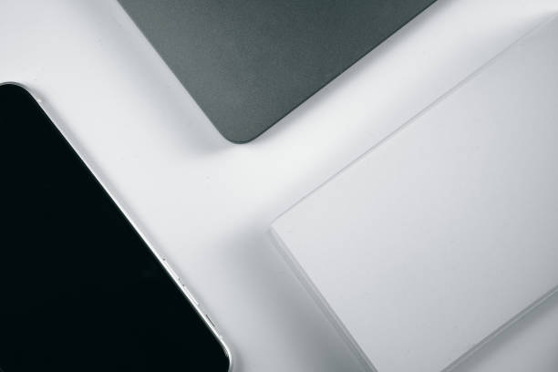 Laptops, laptops and mobile phones on a white background board