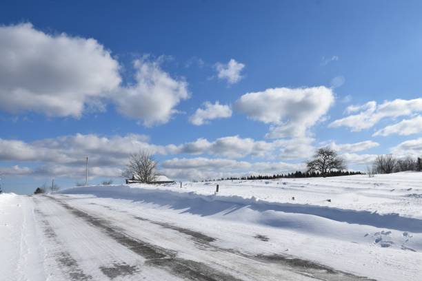 Un ciel bleu A country road in winter, Quebec, Canada ciel bleu stock pictures, royalty-free photos & images