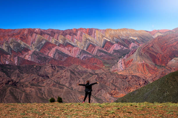 glückliche person in el hornocal. - mountain majestic park cliff stock-fotos und bilder