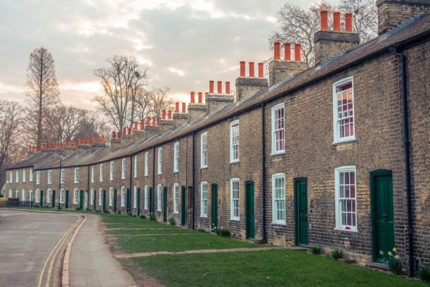 赤レンガ造りのテラスハウスの列 - cambridgeshire ストックフォトと画像