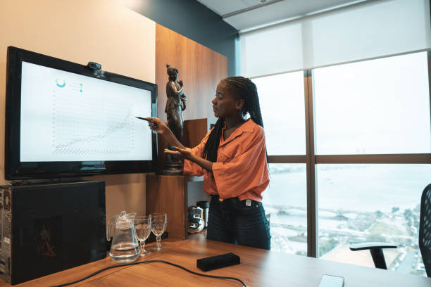 istock Woman showing the graphics on the screen 1389030390