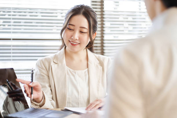 istock Asian business woman explaining on a laptop 1389054499