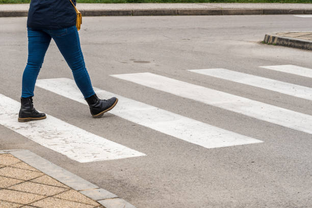 istock Pedestrians crossing 1389063292