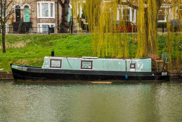 istock Canal narrow houseboat 1389081004