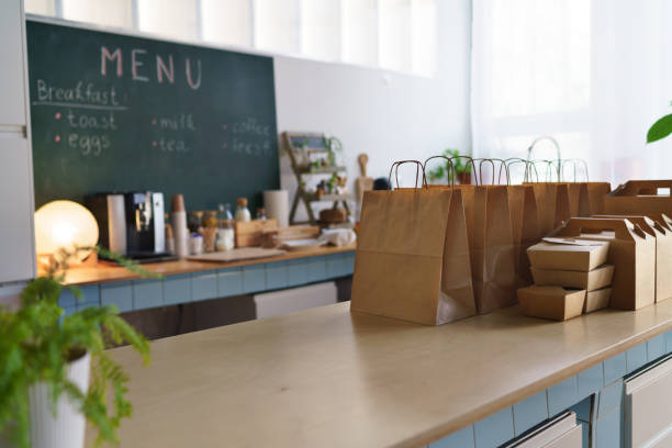 istock Take away boxes with lunch prepared for delivery in restaurant. 1389104282