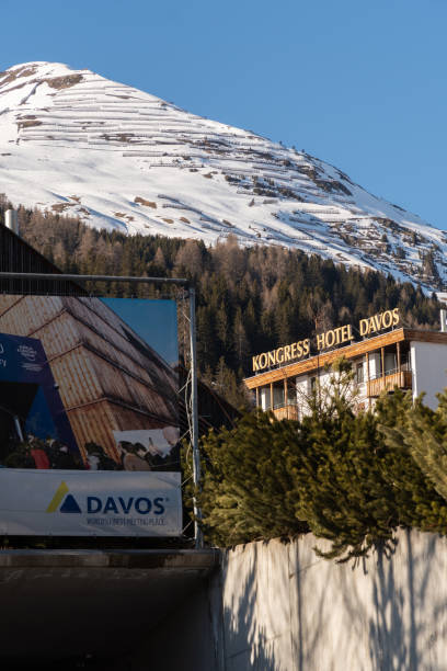 hotel kongresowy w davos w szwajcarii - world economic forum zdjęcia i obrazy z banku zdjęć