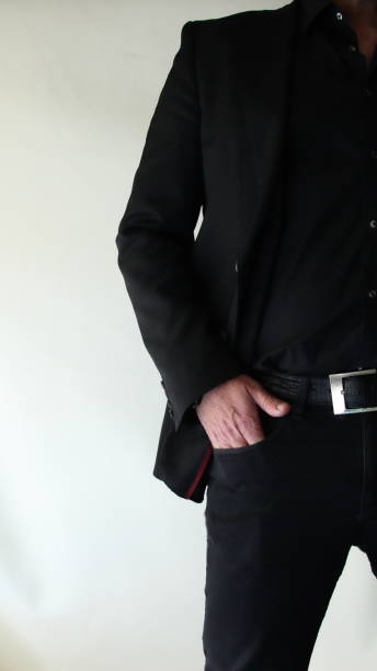 casual style man in black - dress to impress imagens e fotografias de stock
