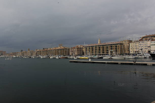istock Port in Marseille and homes 1389113192