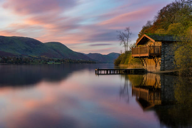 ullswater boathouse reflections at sunrise, lake district, uk. - uk mountain color image cumbria ストックフォトと画像