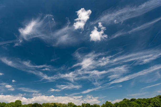 클라우드 - vapor trail cirrus sky cloudscape 뉴스 사진 이미지