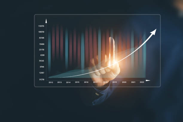 Businessman or trader is showing a growing virtual hologram stock, invest in trading.planning and strategy, Stock market, Business growth, progress success Stock Market Investments Funds and Digital Assets concept. el hombre de negocios o comerciante está mostrando una acción de holograma virtual en crecimiento, invierte en trading.planificación y estrategia, mercado de valores, crecimiento del negocio, éxito del progreso fondos de inversión en el mercado de val