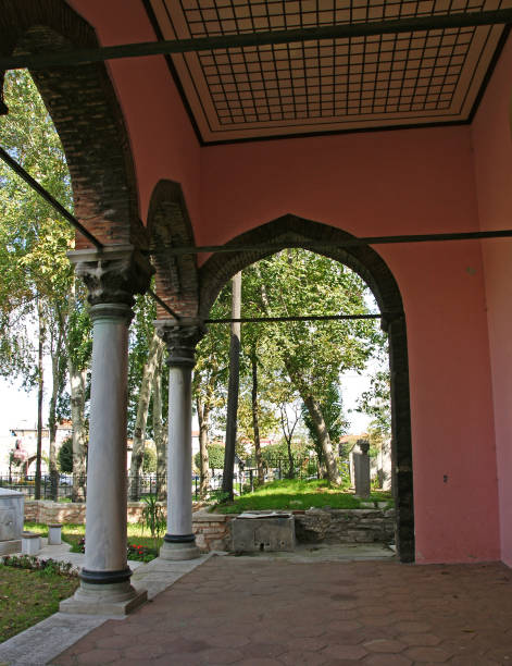 istock Burmali Mosque - İstanbul 1389263523