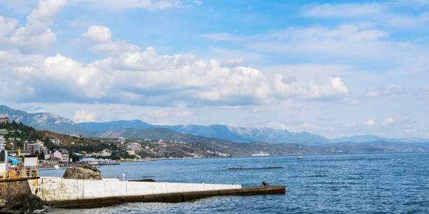 la côte sud de la crimée - crimea photos et images de collection