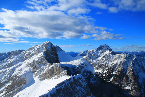 montagne innevate delle alpi slovene - 11262 foto e immagini stock