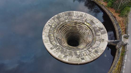 Elaborate circular architecture on reservoir