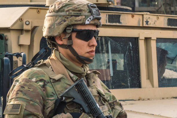 soldado do corpo de fuzileiros navais dos estados unidos, eua, exército dos eua - bandeira da otan - fotografias e filmes do acervo