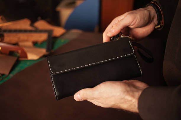 istock Beautiful genuine leather purse, leather workshop, with your own hands, DIY instruction, manual labor, professional work, goods for sale. black 1389432571