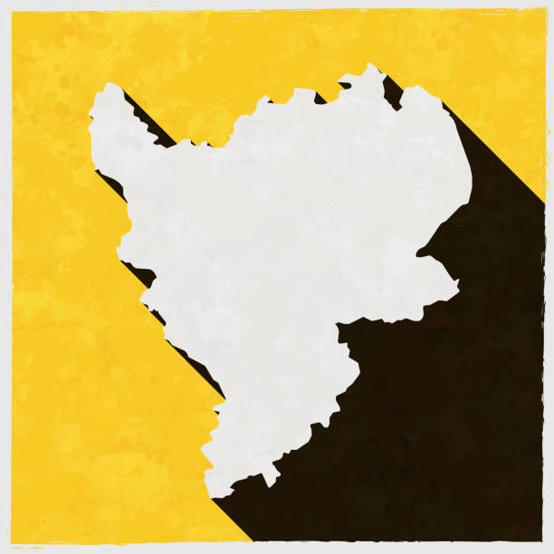 карта восточного мидлендса с длинной тенью на текстурированном желтом фоне - leicester stock illustrations