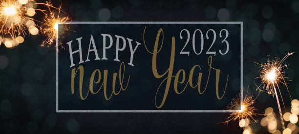 HAPPY NEW YEAR 2023, Festival, Event, festive decorative celebration Holiday, New Year's Eve Party banner panorama illustration - Silver empty frame with space for text, fireworks and sparklers on dark black green night texture background feliz aÑo nuevo 2023, festival, evento, celebración decorativa festiva vacaciones, ilustración panorámica de la pancarta de la fiesta de nochevieja - marco vacío plateado con espacio para texto, fuegos artificiales y bengalas sobre fondo de textura de