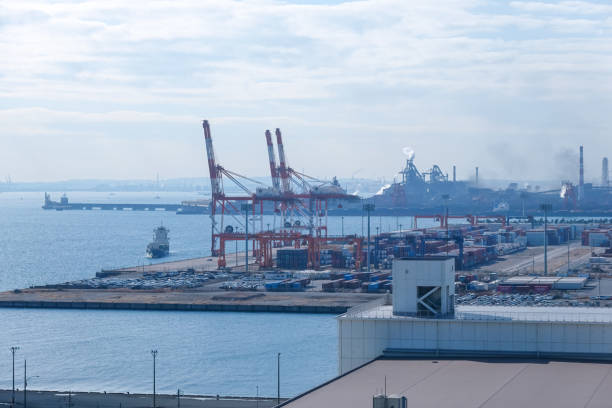istock A ship working in Tokyo Bay from Kawasaki Marien (Higashiogishima, Kawasaki City, Kanagawa Prefecture) 1389468681