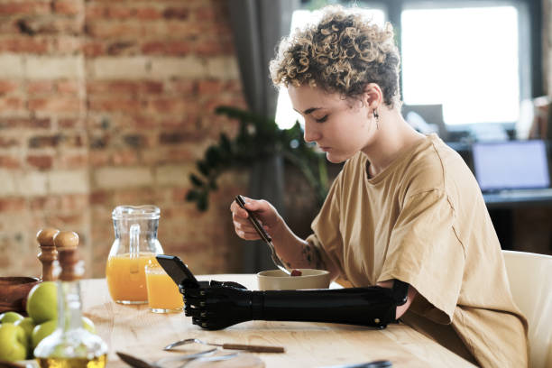 istock Woman with prosthesis having breakfast 1389483147
