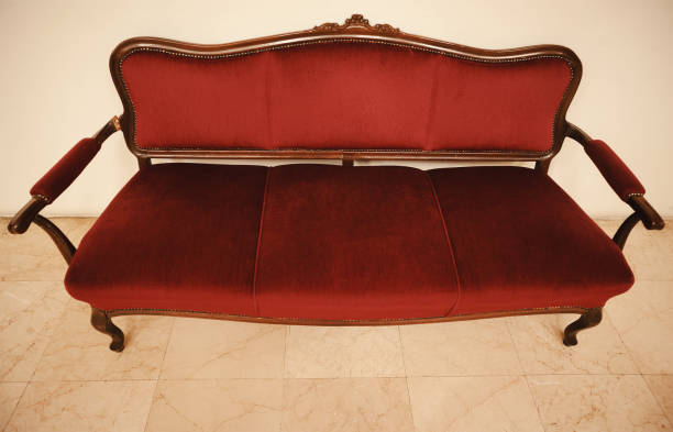 istock Old-fashioned sofa in the hall 1389497179