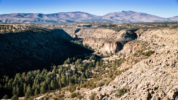 frijoles canyon - bandelier national monument foto e immagini stock