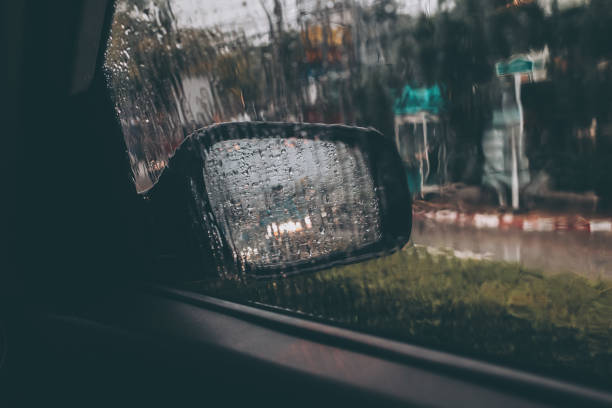 istock Side mirror car in rainy day, water drop on window 1389514577
