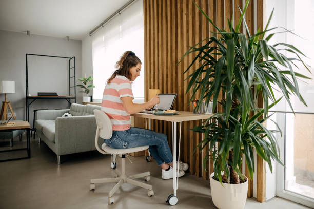 istock Women enjoying her dish while looking at laptop screen 1389543419
