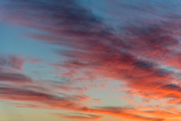 roter sonnenuntergang hintergrund - new mexico landscape sky ethereal stock-fotos und bilder