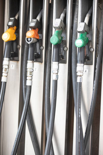 istock LOADING FUEL TO THE VEHICLE 1389577872