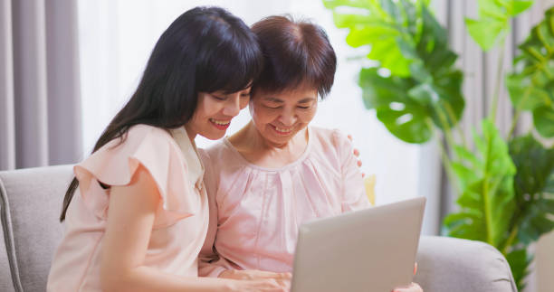 istock Daughter show laptop to mom 1389591466