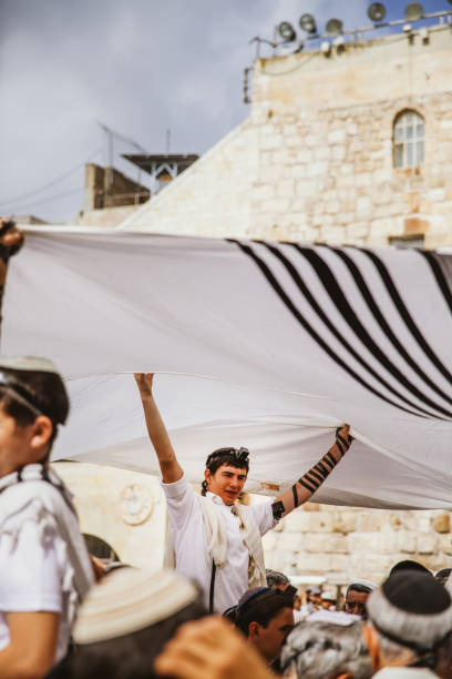 leben in jerusalem - israel judaism israeli flag flag stock-fotos und bilder