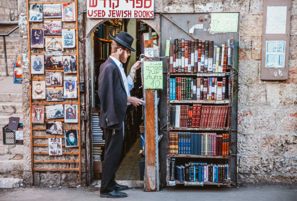 la vie à jérusalem - judaism jewish ethnicity hasidism rabbi photos et images de collection