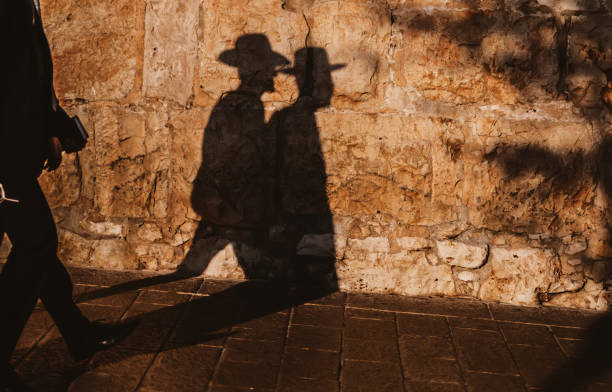 leben in jerusalem - judaism jewish ethnicity hasidism rabbi stock-fotos und bilder