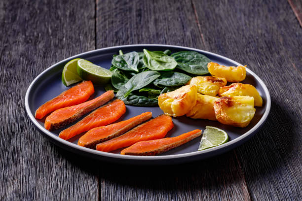 salmon slices with spinach leaves, roast potatoes - smoked salmon salt healthy lifestyle cold imagens e fotografias de stock