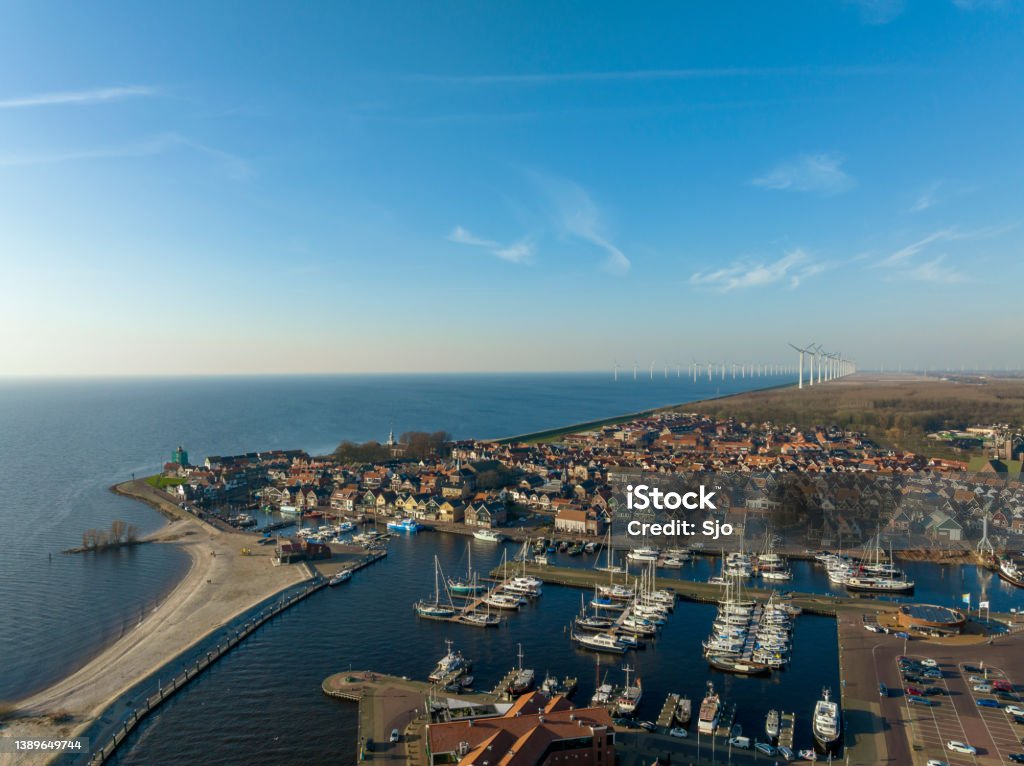 アイセル湖畔の旧島の港のウルク航空写真 アイセル湖のストックフォトや画像を多数ご用意 アイセル湖, ウォーターフロント, オランダ